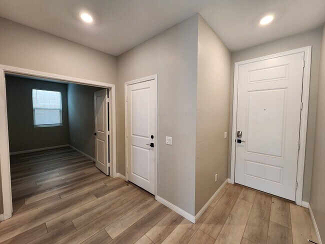 Foto del edificio - Upgraded 3-Bedroom with a Pool in a Gated Community