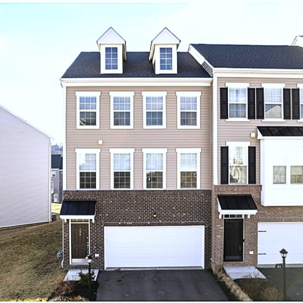 Building Photo - 106 Sweetwater Dr