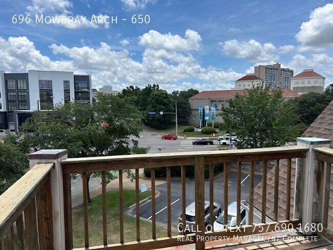 Building Photo - 1 bedroom, 1 bath, 960 SF apartment locate...