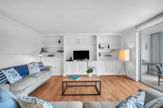 Building Photo - 611 Ocean Dr