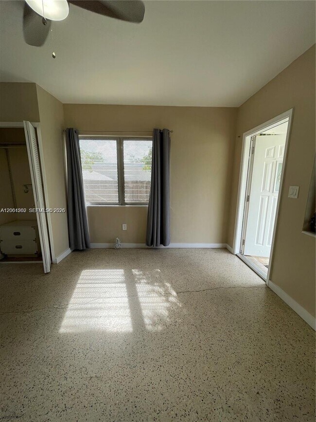 Foto del edificio - 940 SW 4th St
