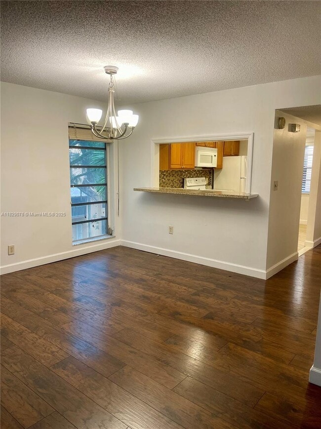 Building Photo - 430 Commodore Dr