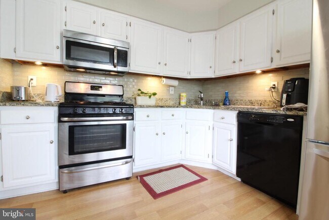 Building Photo - 41 Brookview Cir