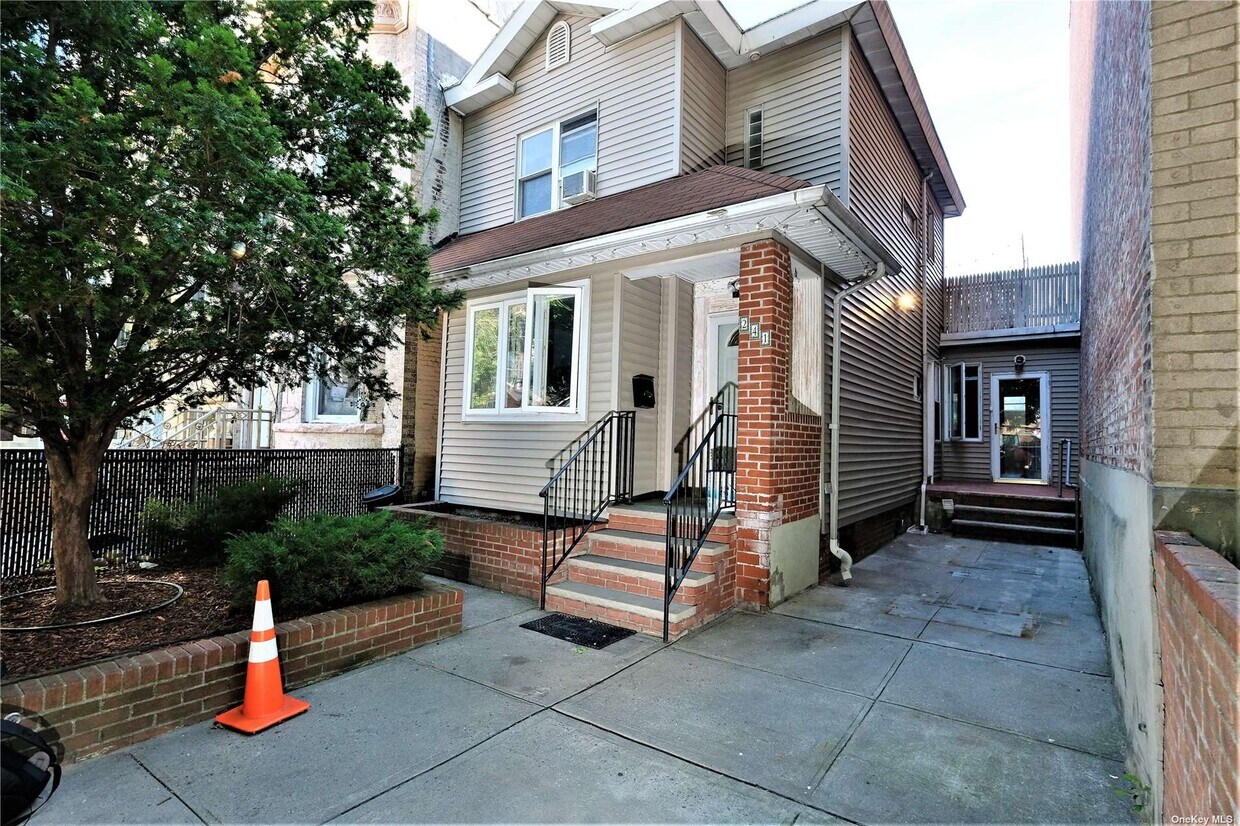Primary Photo - 241 55th St