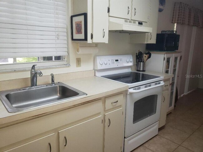 Foto del edificio - 7912 Midway Dr Terrace