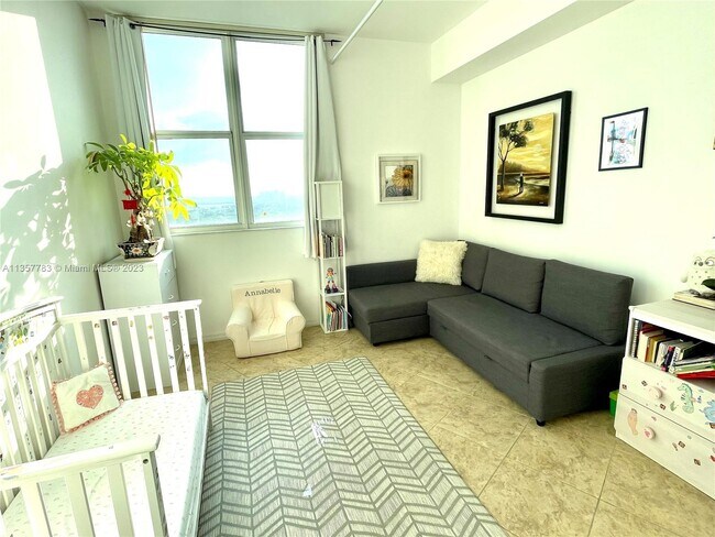 Building Photo - 2475 Brickell Ave