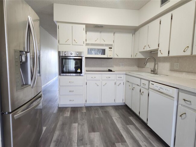 Building Photo - 2455 Finlandia Ln