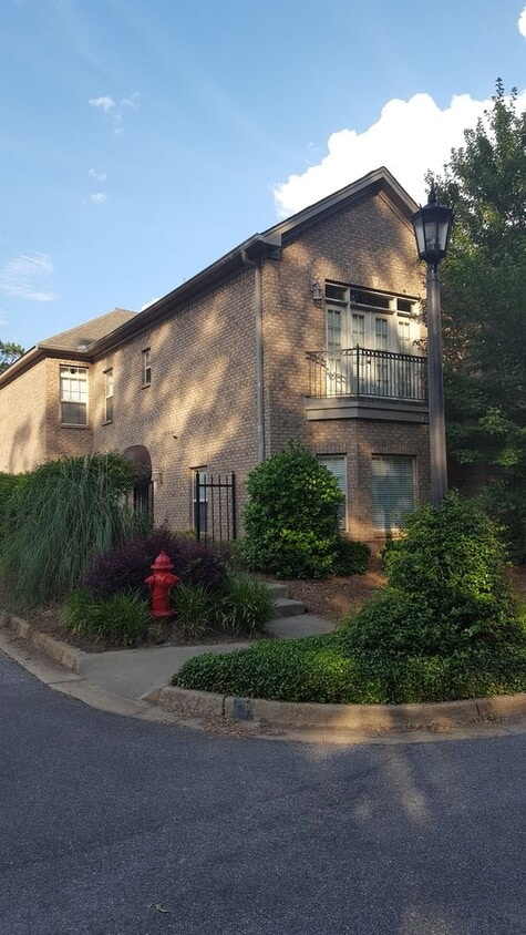 3 Bed, 3.5 Bath Townhome – Prime Location! - 3 Bed, 3.5 Bath Townhome – Prime Location!