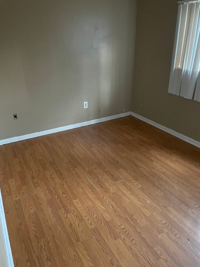 Building Photo - 837 N 6th St