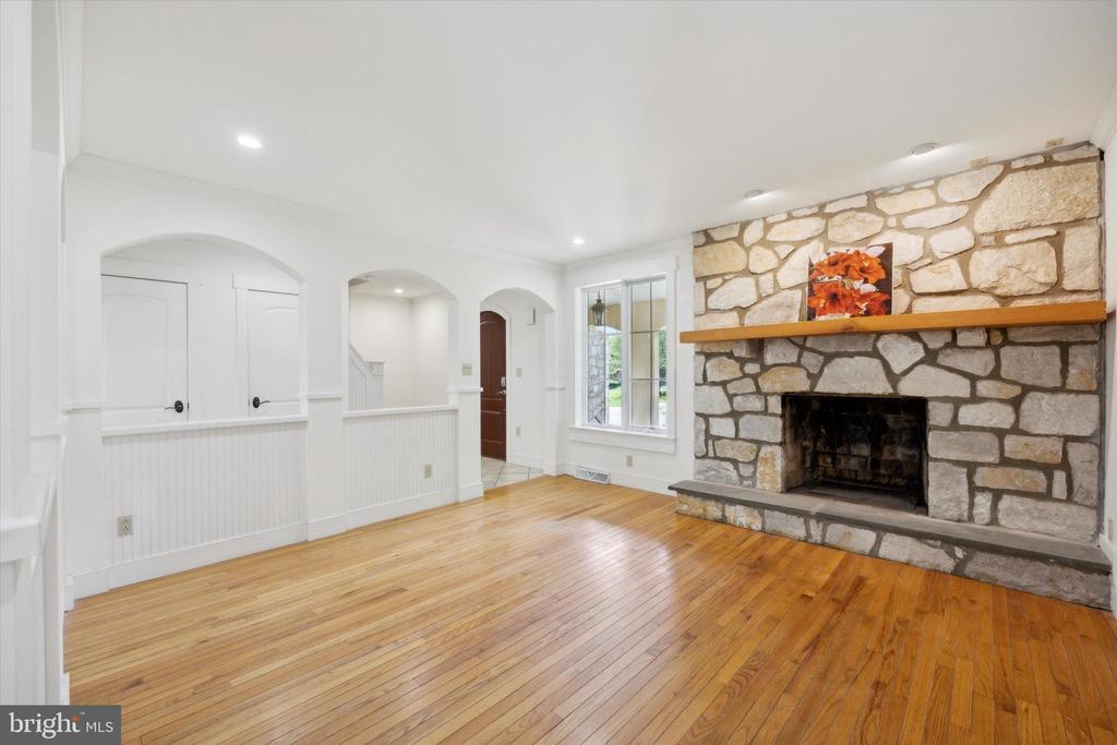 Primary Photo - 832 Meadowview Rd