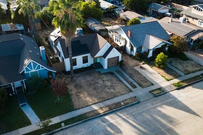 Building Photo - 1271 N Roosevelt Ave