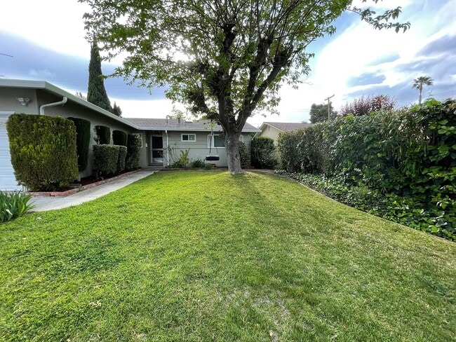 Building Photo - 4139 Linwood Dr