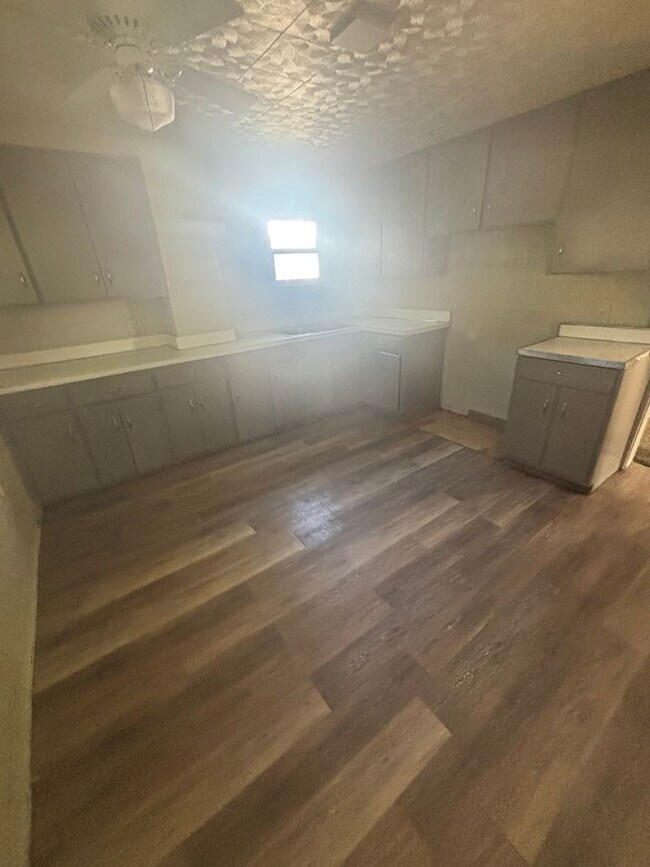 Building Photo - 4bd Single Collinwood Cash Pay/Section 8