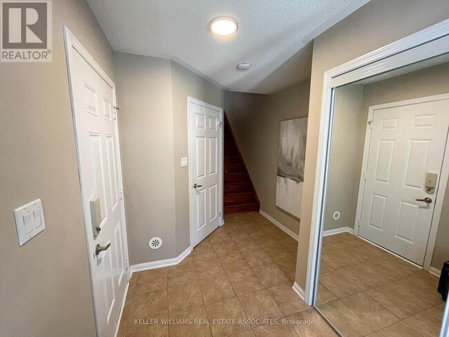 Building Photo - 877 Willingdon Crescent