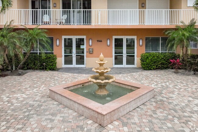 9485-9486 Gulf Shore Dr. Nápoles, FL 34108-2074 - Sunset Bay
