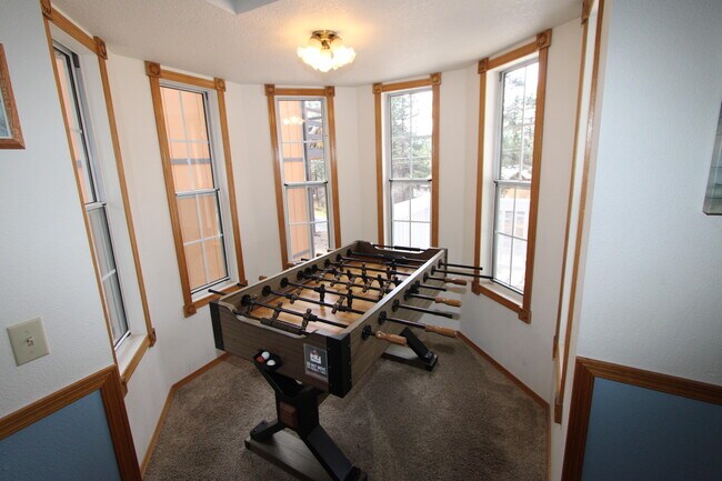 Building Photo - 43073 Grizzly Ct