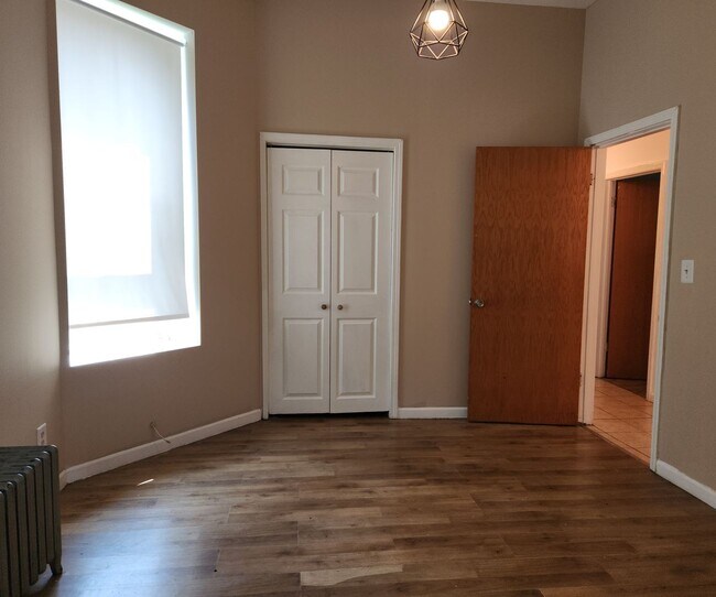 Building Photo - 3921 W Grenshaw