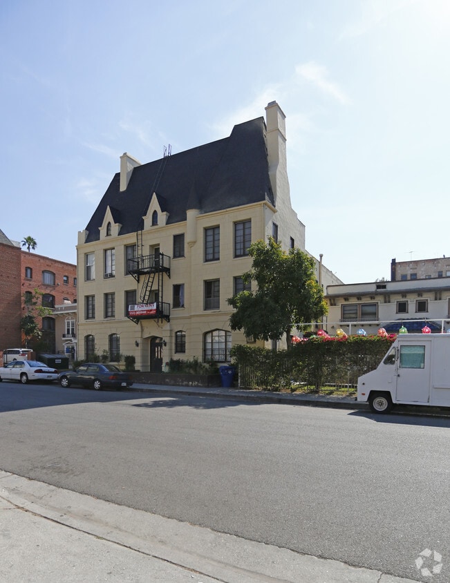 Primary Photo - 520 S Serrano Ave