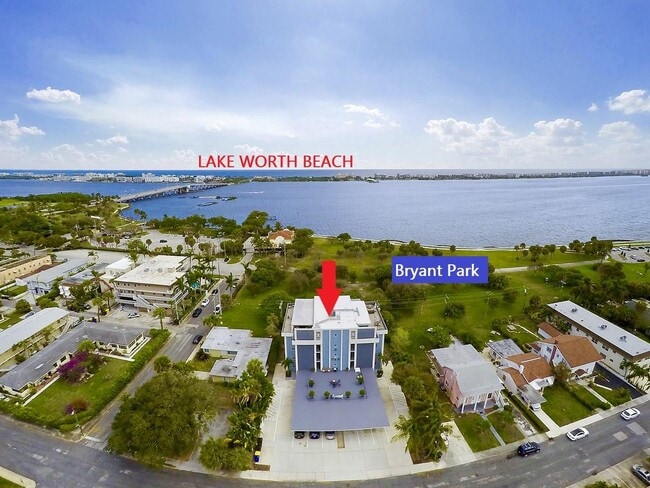 Building Photo - 208 S Lakeside Dr