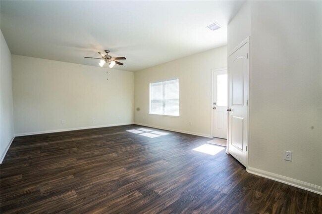 Foto del edificio - 212 Autumn Berry Ln