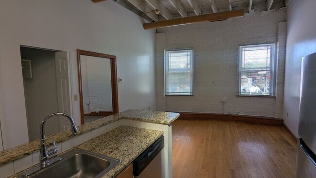Foto del edificio - 2800 Mayfield Rd