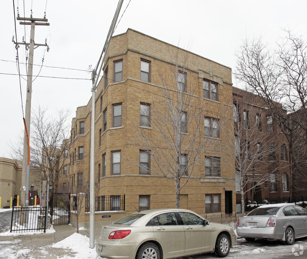 Primary Photo - 734-736 W Barry Ave