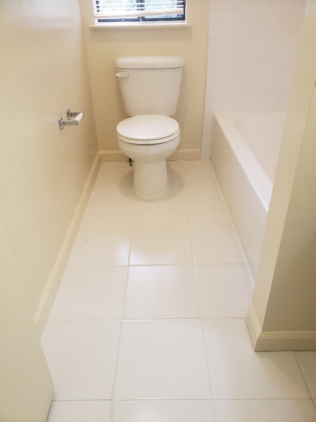 Knollwood Gardens (NO PETS ALLOWED) Apartments Middletown, NJ