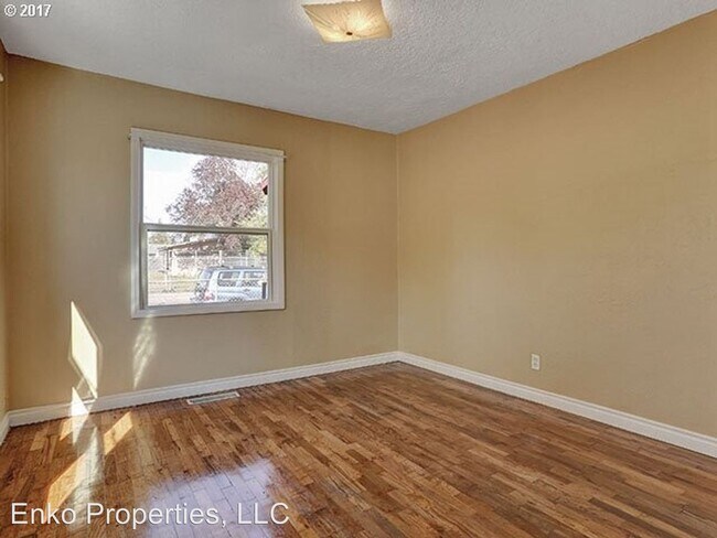 Building Photo - 2 br, 1 bath House - 4708 SE 65th Ave