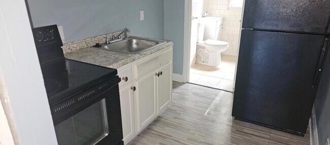 Building Photo - 3023 Oakford Ave