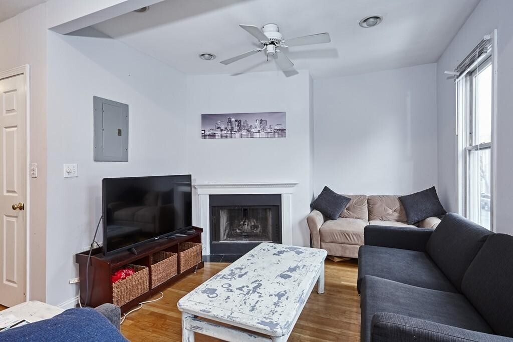 Foto principal - 86 W 3rd St
