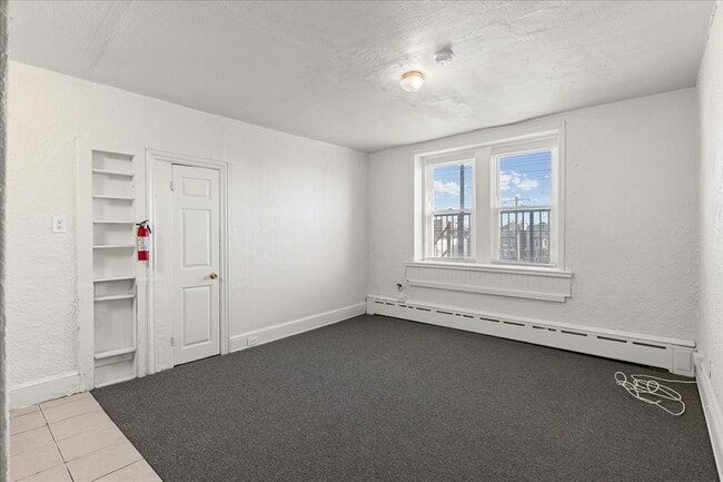 Building Photo - 33 S Iowa Ave