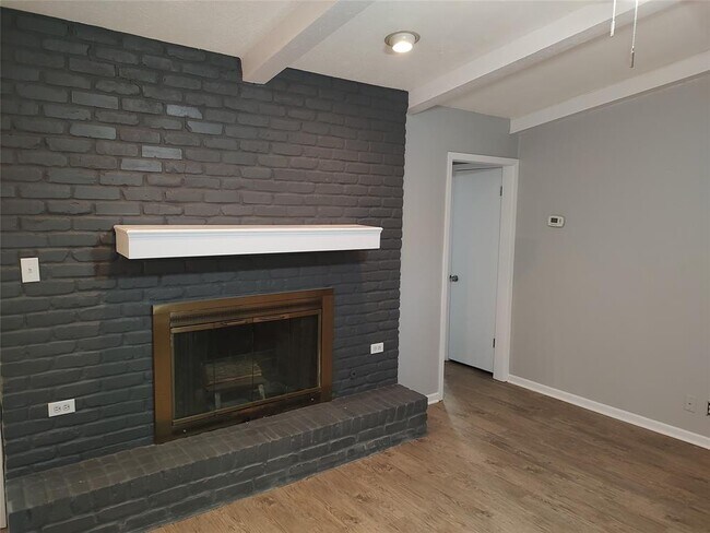 Foto del edificio - 3304 Woodbriar Ln