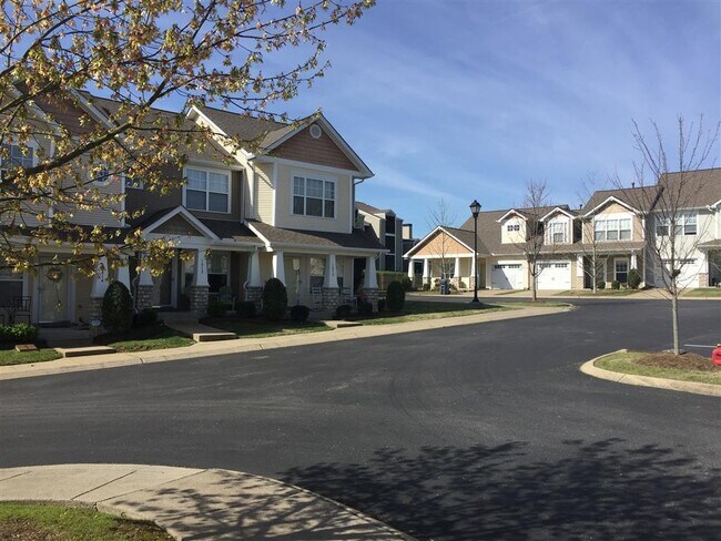 Building Photo - Newly Renovated Townhome with a garage