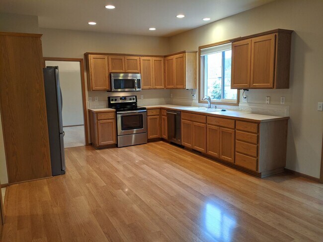 Foto del edificio - Beautiful 4-Bedroom, 2.5-Bath Home With 22...