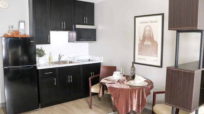 Foto del edificio - 6175 W Grand Ave