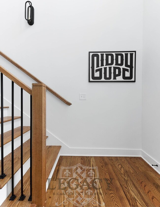 Foto del edificio - 2027 Rosemary Ln