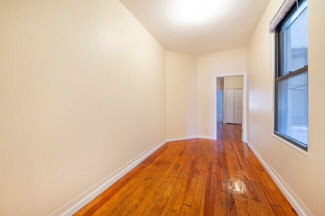 Foto del edificio - 32-50 48th St-