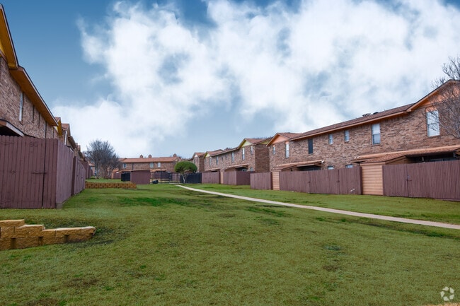 Building Photo - 1003 Vedral Pl