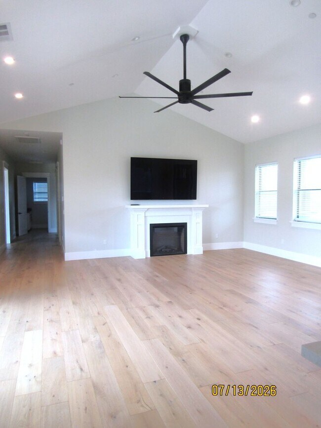 Foto del edificio - Beautiful 3 Bed 2.5 Bath Home in Larkfield Wikiup Neighborhood $5,000 per month!