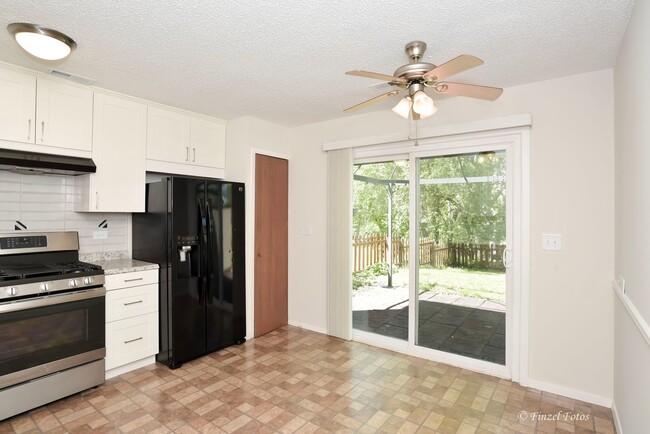 Building Photo - 3 Bedroom 2 Bath updated home in desired A...