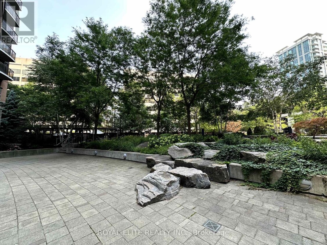 Primary Photo - 33-3133 Sheppard Ave E