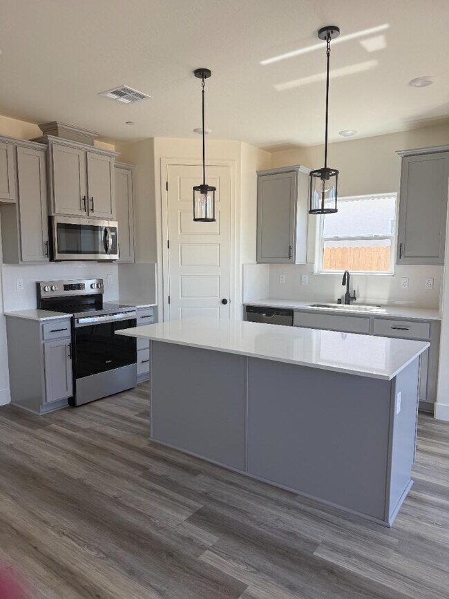 Building Photo - 2315 N Julieann St