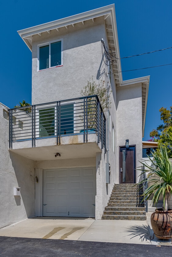 Primary Photo - 2611 Hyperion Ave