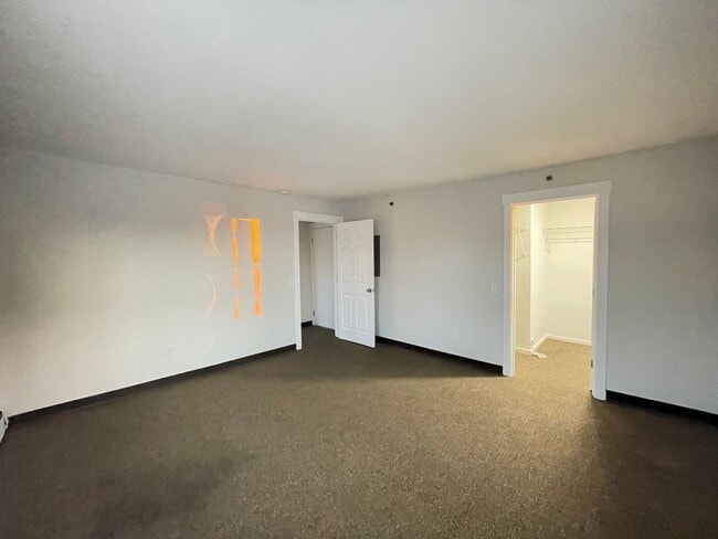 Building Photo - 251 Pine St