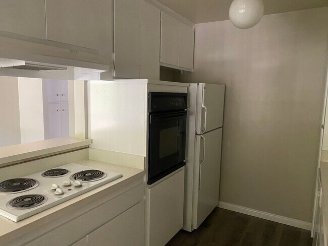 Foto del edificio - Spacious 1 Bedroom 1 Bath Upstairs Apartment