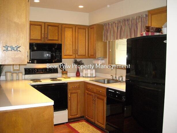 Foto del edificio - "Spacious 4-Bedroom Townhouse Retreat with 4 Full Baths in Scenic Evergreen!"