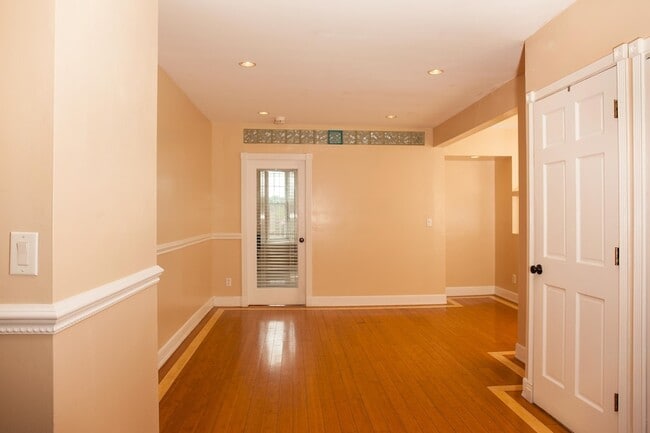 Foto del edificio - 384 Webster Ave