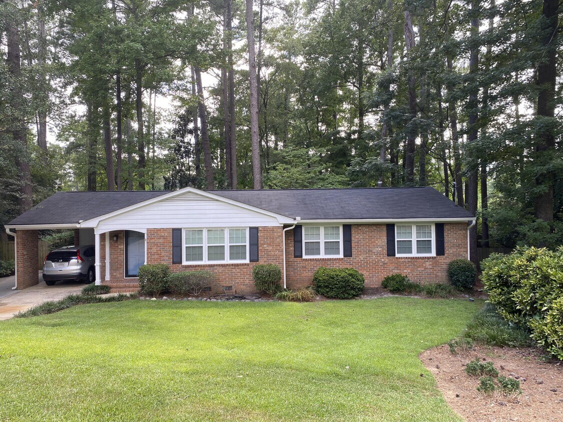 Foto principal - 205 Old Church Ct