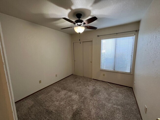 Foto del edificio - Single story condo located in Cedarbrook's Gated Community!