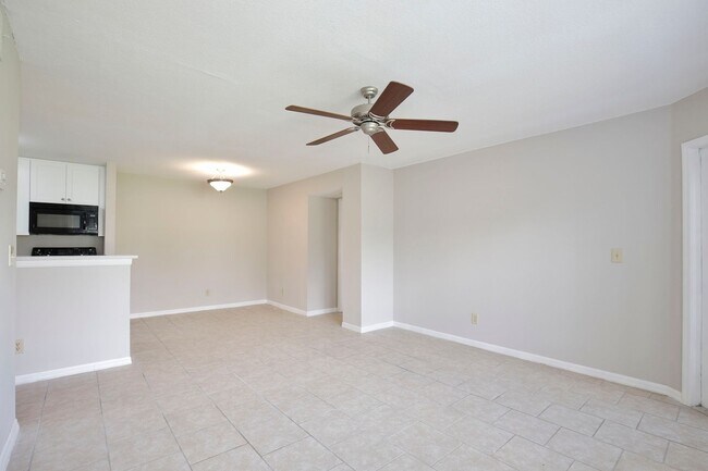 Foto del edificio - Beautiful 2/2 Cozy Condo with a Covered Pa...